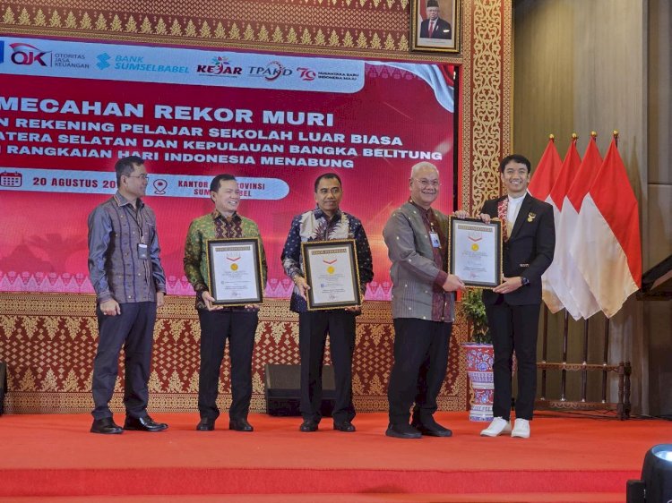 Pemberian rekor MURI pembuatan rekening pelajar difabel terbanyak di Indonesia.