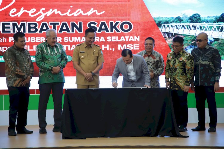 Penandatanganan prasasti. (ist/rmolsumsel.id) 