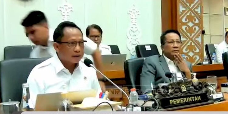 Tangkapan layar Mendagri Tito Karnavian dan Menkumham Supratman Andi Agtas di Ruang Baleg DPR, Kompleks Parlemen, Senayan, Jakarta pada Rabu (21/8)/RMOL