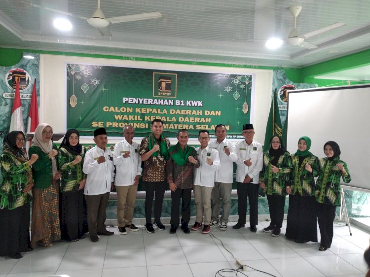 Pemberian Surat B1-KWK ke Panca-Ardani. (ist/rmolsumsel.id) 