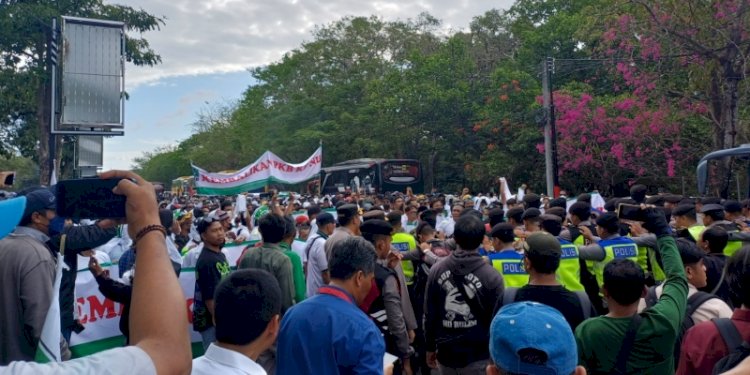 Massa yang mengaku kader PKB berunjuk rasa di arena Muktamar/RMOL