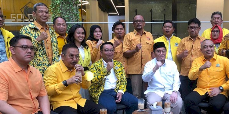 Bakal calon Gubernur Jakarta, Ridwan Kamil, dan bakal calon Wakil Gubernur Jakarta, Suswono, menyambangi kantor DPD Golkar Jakarta di Menteng, Jakarta Pusat, Sabtu (24/8)/Istimewa
