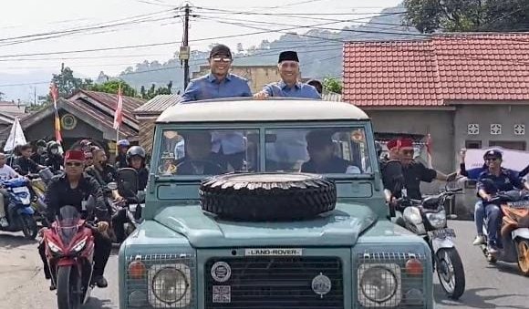 opi Karim dan Rustam Effendi daftar ke KPU Lubuklinggau naik mobil Land Rover/ist