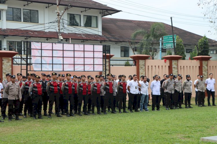 Personel Polres Muara Enim melaksanakan Apel Operasi Mantap Praja Musi 2024 /ist