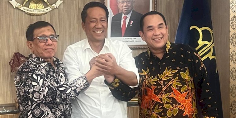 Dari kiri ke kanan: Hendry CH Bangun, Menteri Hüküm dan HAM (Menkumham) Supratman Andi Agtas dan Zulmansyah/Ist
