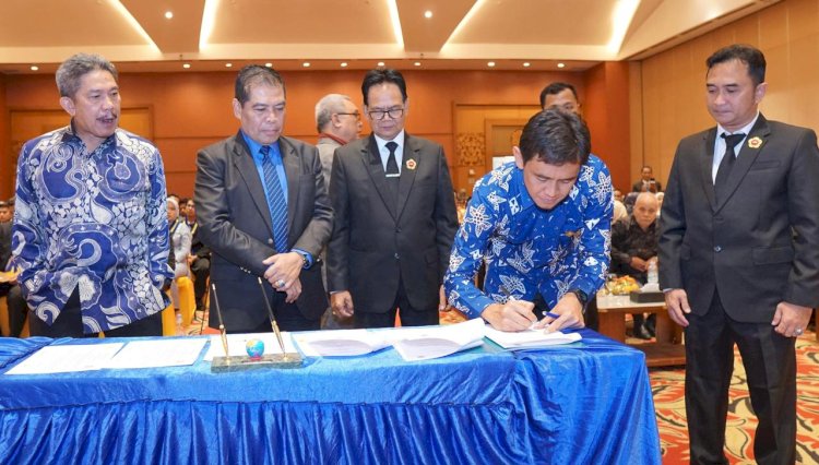 Suasana pada saat penandatangan MoU antara pln dan universitas palembang. (Humas PLN)