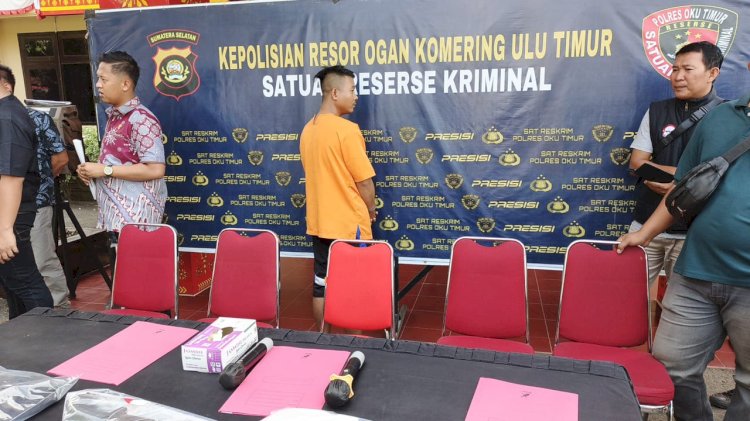 Tersangka pembunuhan sadis dihadirkan dalam press rilis di Polres OKU Timur/Foto:Amizon
