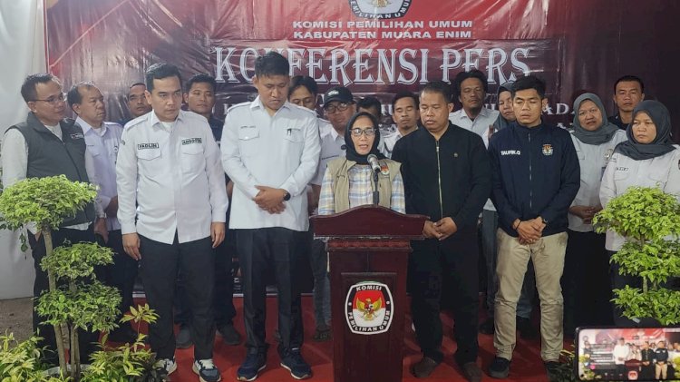 KPUD Muara Enim menetapkan ada empat pasangan calon bupati (Cabup) dan calon wakil bupati (Cawabup) yang bertarung untuk Pilkada Kabupaten Muara Enim 2024.(Noviansyah/RMOLSumsel.id)