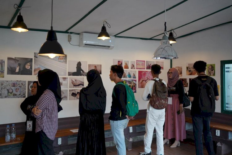 Pameran foto "Lifestyle" yang diselenggarakan oleh Ghompok Kolektif di Cafe Kawan Ngopi/ist