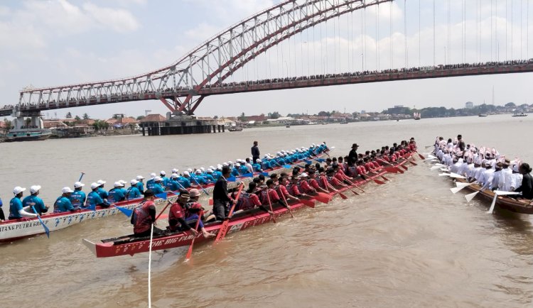 Kabupaten Ogan Ilir (OI) berhasil meraih juara pertama pada Festival Bidar Tradisional 2024 yang digelar oleh Pemerintah Kota Palembang di Sungai Musi/Foto: Dudi Oskandar
