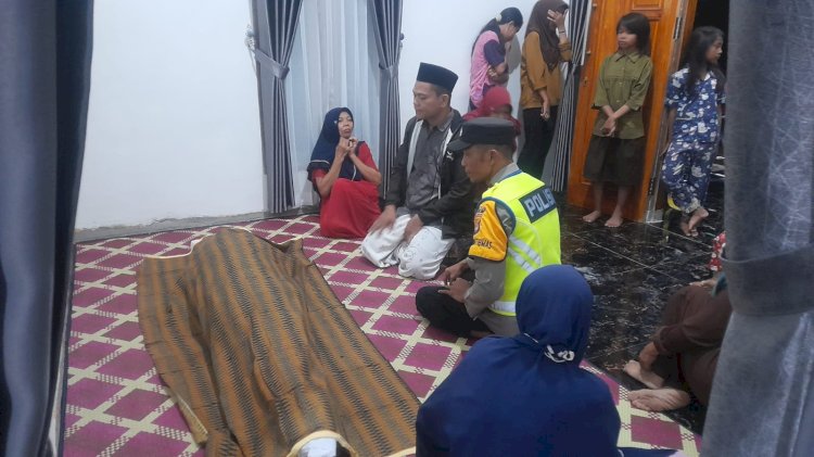 Korban saat dibawa ke rumah duka. (Dokumentasi  Polres OKU)