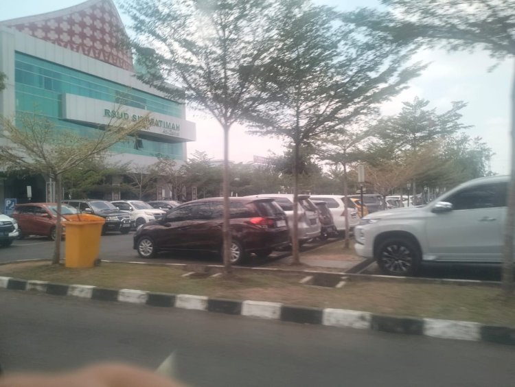 Lahan parkir di RSUD Siti Fatimah/Foto: RMOL Sumsel