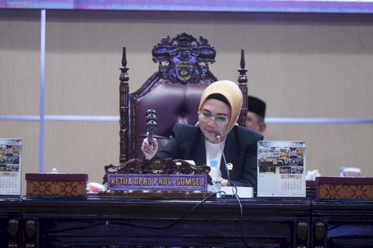 Ketua DPRD Sumsel, Anita Noeringhati saat memimpin jalannya sidang paripurna. (ist/rmolsumsel.id) 