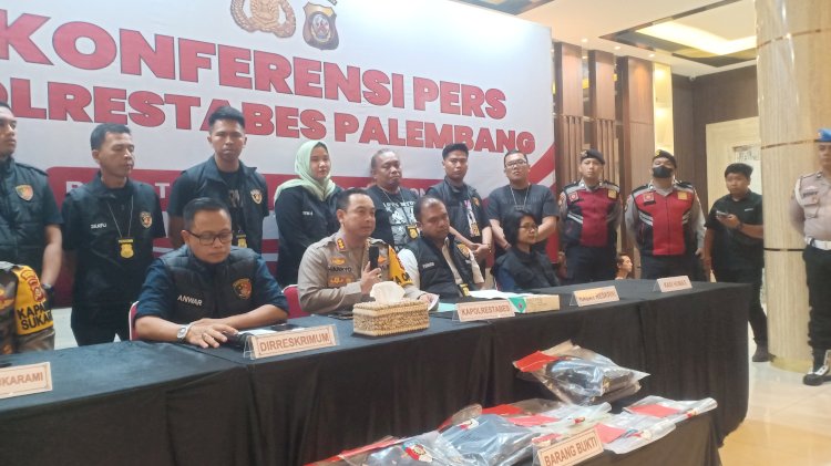 Polrestabes Palembang saat melakukan gelar perkara ungkap kasus pembunuhan dan pemerkosaan gadis penjual balon, Rabu (5/9). (Denny Pratama/RMOLSumsel.id)