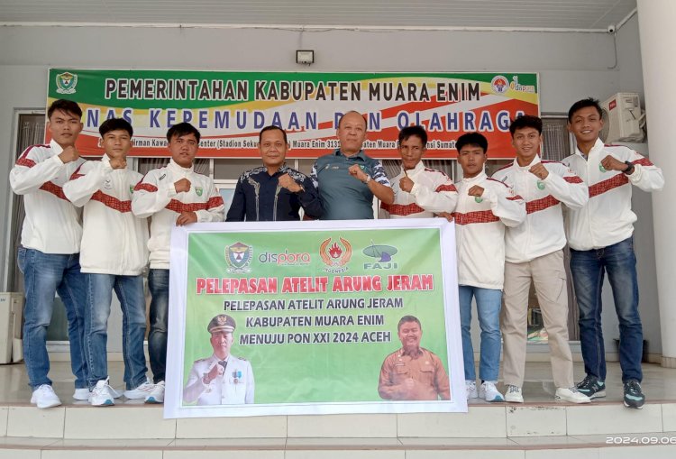 Atlet Putra Arung Jeram asal Kabupaten Muara Enim yang mewakili Sumatera Selatan secara resmi dilepas pada ajang olahraga tingkat nasional Pekan Olahraga Nasional (PON) XXI di Aceh. (Noviansyah/RMOLSumsel.id)