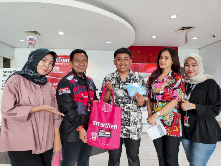 Suasana saat kegiatan berbagi hadiah/ist
