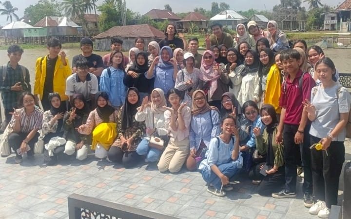 Mahasiswa Unsri melakukan pengandian masyarakat/ist