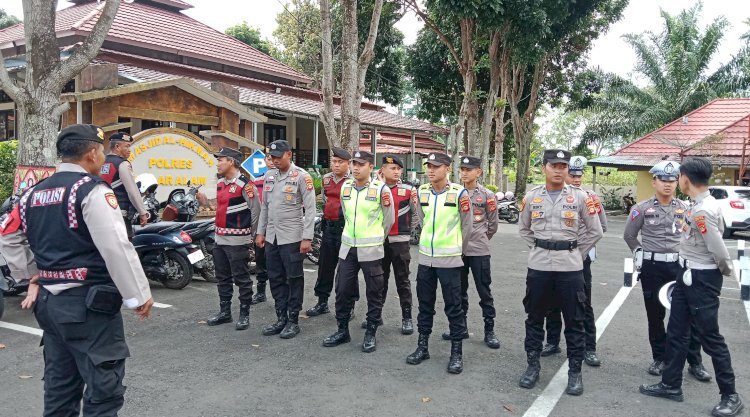Apel Personel Polres Pagar Alam digeser ke Kabupaten Empat Lawang dalam rangka pengamanan Pilkada/Foto: Taufik