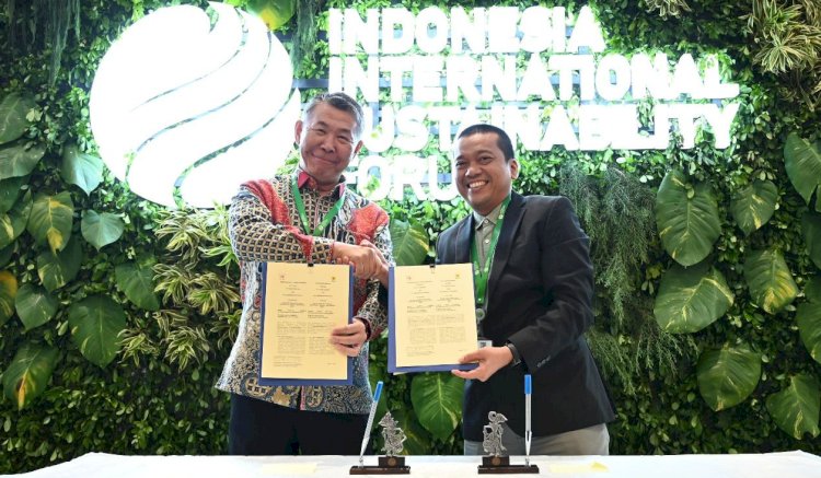 Penandatanganan nota kesepahaman (MoU) Ajinomoto dan PLN dalam acara Indonesia International Sustainability Forum (IISF) 2024/Foto: Humas PLN