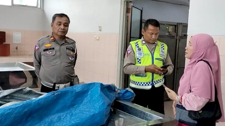 Jenazah Deddy Dul Karim saat berada di kamar jenazah Rumah sakit Mohammad Hoesin Palembang . (Fauzi/RMOLSumsel.id)