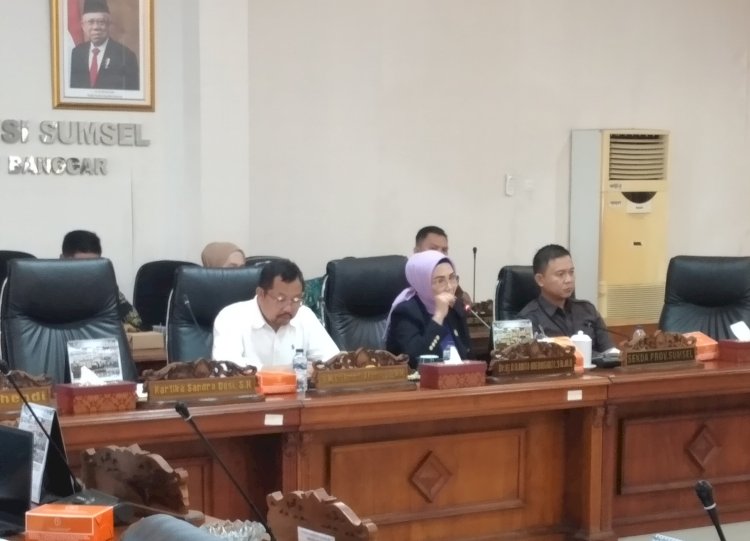 Rapat Dengar Pendapat (RDP) bersama Forum Lintas Komunitas R4, perwakilan aplikator online/Foto: Dudi Oskandar