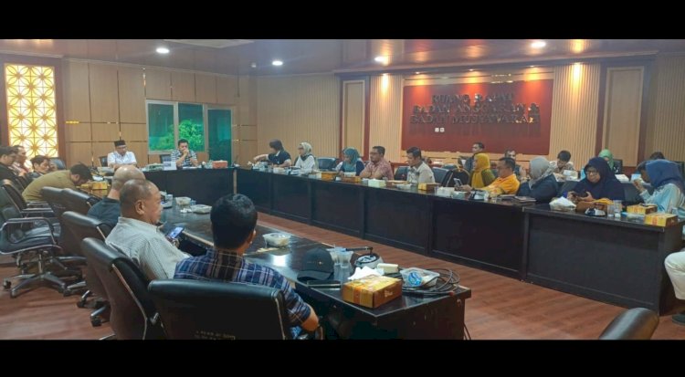 Rapat komisi II DPRD Palembang bersama OPD terkait revitalisasi pasar 16 Ilir.(Maya Hasan/RMOLSumsel.id)