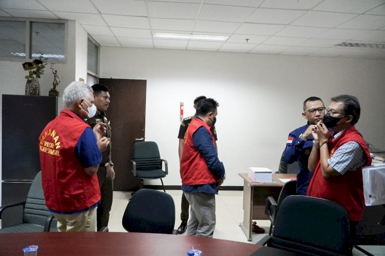 Tiga Pegawai PT Waskita Karya ditetapkan tersangka kasus korupsi proyek LRT Sumsel/Foto:Penkum Kejati Sumsel