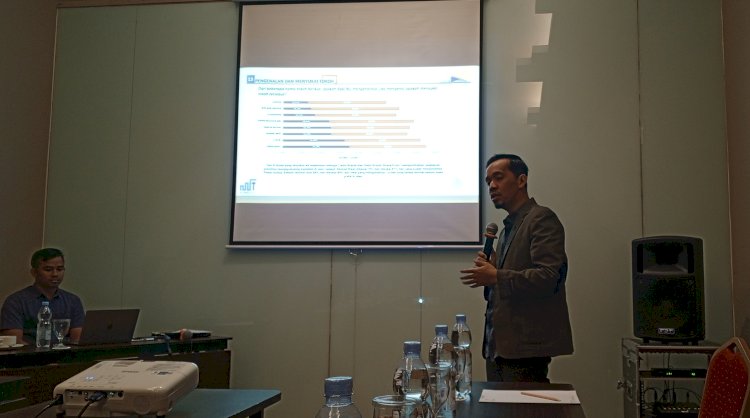 Direktur IPO Institute, Ahmad Muhaimin merilis hasil survei terbarunya jelang Pilkada Muara Enim 2024 (Noviansyah/RMOLSumsel.id)