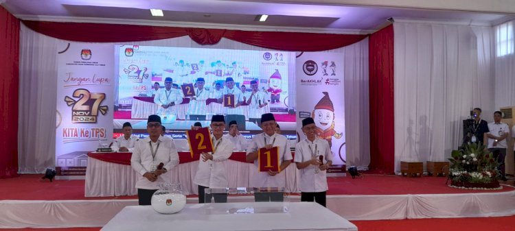 Pengundian nomor urut pasangan calon Bupati dan Wakil Bupati OKU Timur. (Amizon/RMOLSumsel.id)