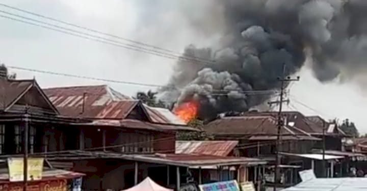 Kebakaran di Desa Muara Pinang Baru, Empat Lawang. (ist/rmolsumsel.id) 