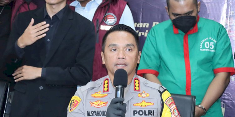Kapolres Metro Jakarta Barat, Kombes Syahduddi, dalam konferensi pers pengungkapan Clandestine Laboratory (laboratorium gelap narkoba) pembuatan tembakau sintetis di salah satu klaster perumahan mewah di kawasan Bekasi/Dok Humas Polres Metro Jakarta Barat.