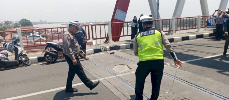 Polisi saat melakukan olah TKP. (ist/rmolsumsel.id) 