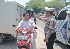 Terciduk Lawan Arus, Pengendara Motor Dipaksa Putar Balik