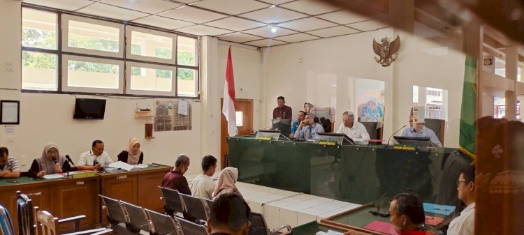  Suasana sidang perdana kasus pembunuhan dan pemerkosaan AA di Pengadilan Negeri Klas I Palembang . (Fauzi/RMOLSumsel.id)