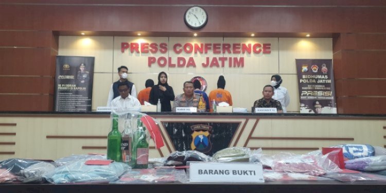 Pelaku dan barang bukti pesta seks di Kota Batu, Jawa Timur/Ist