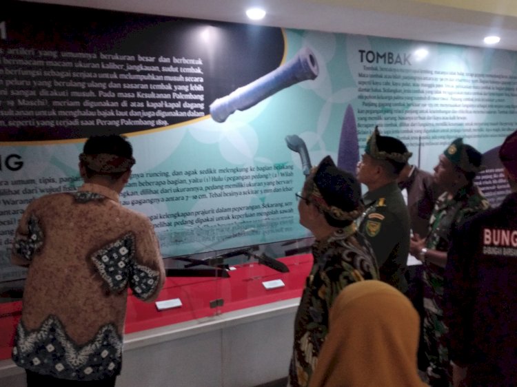 Pameran Temporer Museum Negeri secara resmi dibuka oleh Asisten Bidang Pemerintahan dan Kesejahteraan Rakyat Pemprov Sumsel, Sunarto, Rabu (2/10) .(Dudy Oskandar/RMOLSumsel.id)