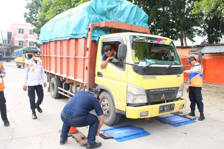 Dishub OKI saat menggelar razia penertiban.(Dokumentasi Dishub OKI)