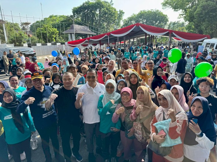   Sekretaris Daerah (Sekda) Provinsi Sumatera Selatan (Sumsel)  Edward Candra menghadiri kegiatan Komunikasi, Informasi dan Edukasi Keamanan Obat dan Makanan, yang diinisiasi oleh Balai Besar Pengawas Obat dan Makanan (BPOM) yang digelar di Taman Kambang Iwak Palembang, Minggu (6/10). (Handout)