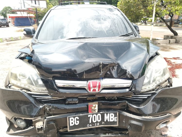 Eduar alias Jombi terkapar usai dikeroyok tiga orang di Jalan Residen Abdul Rozak Palembang. (Handout) 