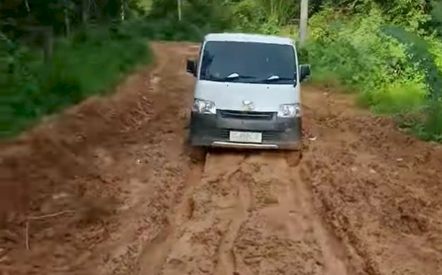 Kondisi jalan Desa Batu Kucing&lt; kecamatan Rawas Ilir, Kabupaten Muratara. (ist/rmolsumsel.id) 