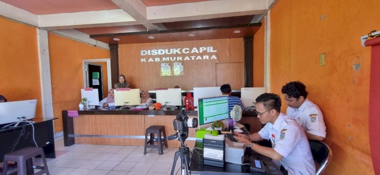 Pelayanan di Disdukcapil Muratara. (ist/rmolsumsel.id) 