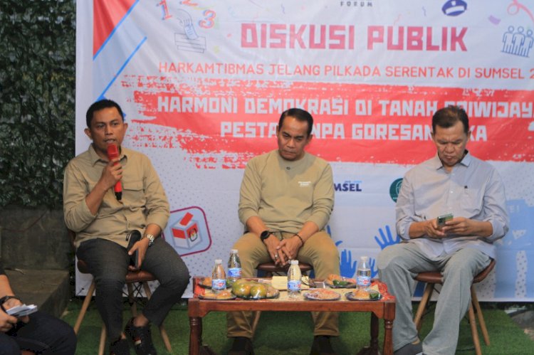 Ketua Bawaslu Sumsel, Kurniawan saat menjadi narasumber dalam Diskusi Publik yang digelar Relung Forum. (dok/rmolsumsel.id)