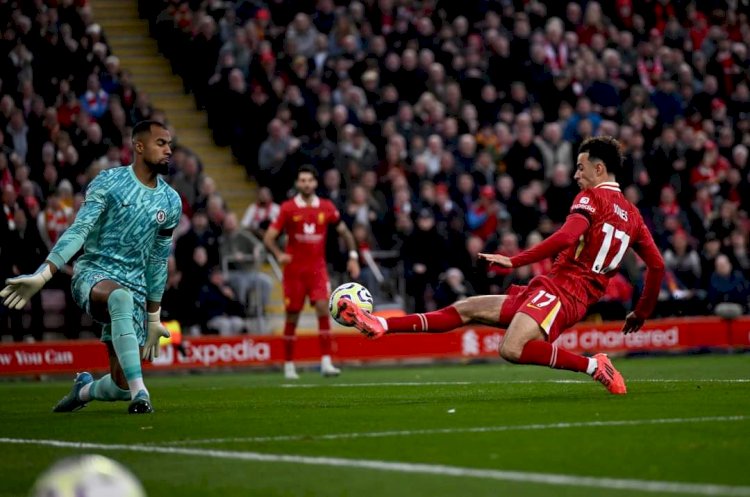 Momen pemain Liverpool, Curtis Jones menjebol gawang Chelsea/net