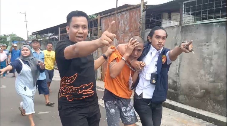 Rekonstruksi kasus pembunuhan di Kertapati, Palembang berakhir ricuh. (Denny Pratama/RMOLSumsel.id)