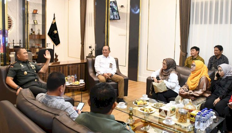 Danrem 044/Gapo Brigjen TNI Muhammad Thohir, S.Sos., M.M menerima kunjungan Tim Task Force Cetak Sawah Rakyat (CSR) dalam rangka koordinasi Cetak Sawah di Sumsel/Foto:Penrem