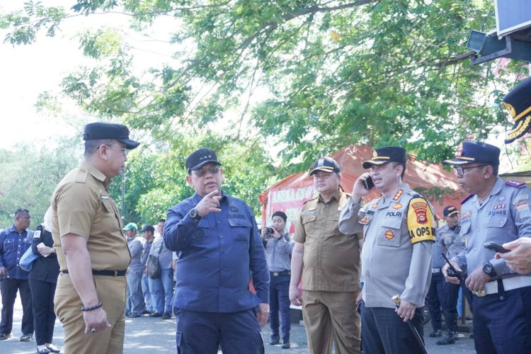 Pj Wali Kota Palembang A. Damenta saat meninjau lokasi parkir di kawasan wisata Benteng Kuto Besak (BKB), Selasa (22/10/2024).