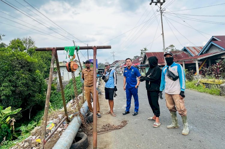 Plt Direktur Perumda cek langsung perbaikan pipa di Desa Kemang Manis/ist