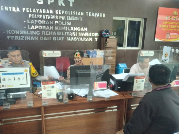 Korban Yusuf ketika membuat laporan polisi setelah empat ekor kambingnya hilang dicuri. (Denny Pratama/RMOLSumsel.id)