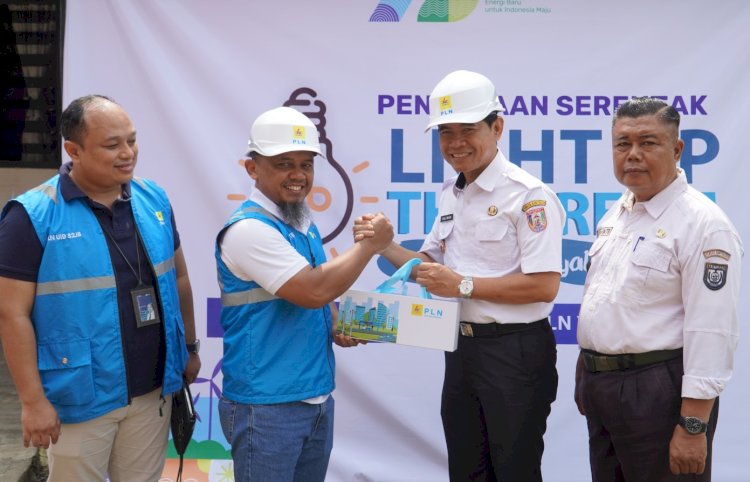 Suasana pada saat kesiapan HLN ke 70 PLN bantu sambung/ist