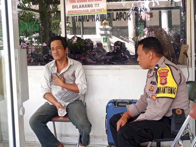 Pelaku Erwin saat diamankan petugas. (fauzi/rmolsumsel.id) 